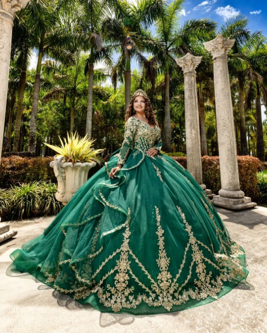 Fashion Emerald Green Quinceanera Dresses Long Sleeve Formal Party Gowns Sweetheart Sequined Lace Applique Ball Gown Prom