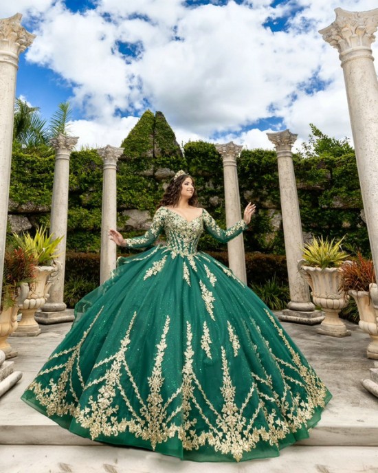 Fashion Emerald Green Quinceanera Dresses Long Sleeve Formal Party Gowns Sweetheart Sequined Lace Applique Ball Gown Prom