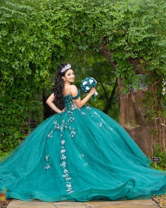 Off Shoulder Green Quince Dress 15 Anos Crystal V Neck Women 2024 Ball Gown Lace Appliques Sequin Girl Birthday Gowns