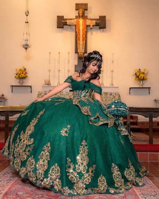 Tiered Emerald Green Quinceanera Dress Sweetheart Neck  Off Shoulder Vestidos De 15 Anos Sequin Girls Princess Dress