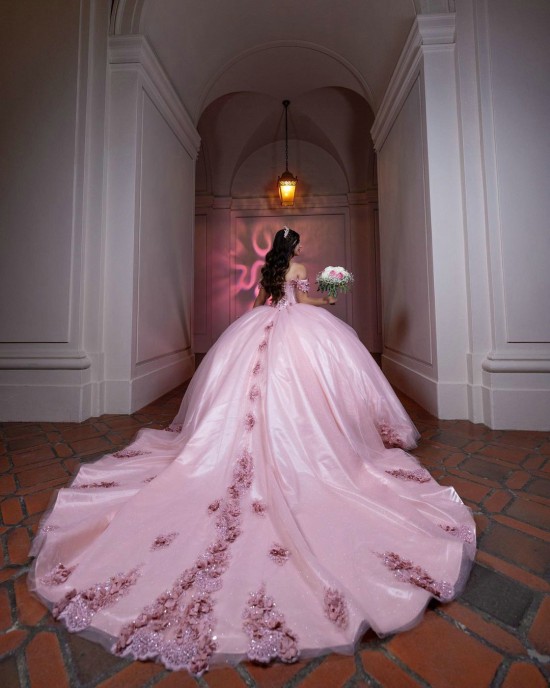 Three-Dimensional Embroidered Ball Gown Sweetheart Neckline Off Shoulder Lace Appliques Pink Quinceanera Dresses