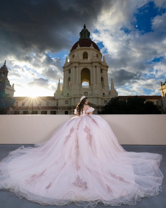 Off Shoulder Ball Gown Lace Appliques Sweetheart Neckline Light Pink Quinceanera Dresses