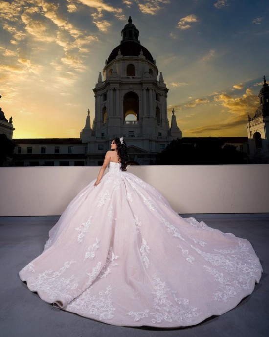 Sleeveless Lace Appliques Ball Gown Sweetheart Neckline Beading Strapless Pink Quinceanera Dresses