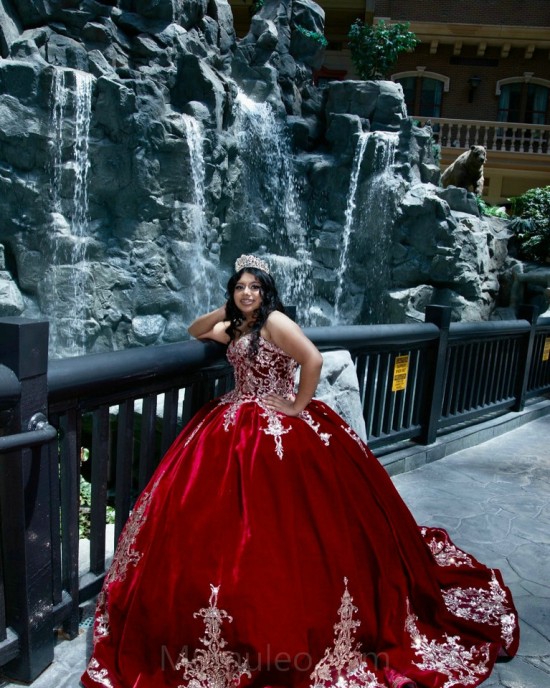 Burgundy Quinceanera Dress Sweetheart Neck Sleeveless Wear Pageant Lace Appliques Girls Ball Gown Sweet 16 Dresses