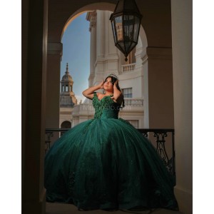 Off Shoulder Emerald Green Quinceanera Dresses V Neck Lace Appliques 15 Dress