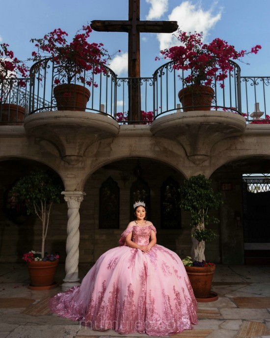 Pink Quinceanera Dress Off Shoulder 2024 Ball Gown Princess Dresses Sequin Lace Appliques Birthday Party Robe With Bow