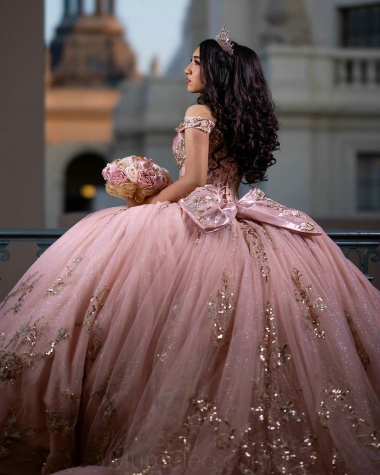 Rose Gold Quinceanera Dress Off Shoulder Sweet 15 Gowns Lace Appliques Wear Pageant Sweetheart Neck 2024 Ball Gown Princess Dresses With Bow