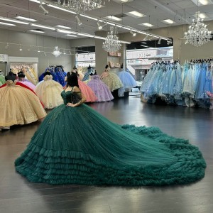 Ruffled Emerald Green 15 dress Princess Quinceanera Dresses With Tassels On Shoulder