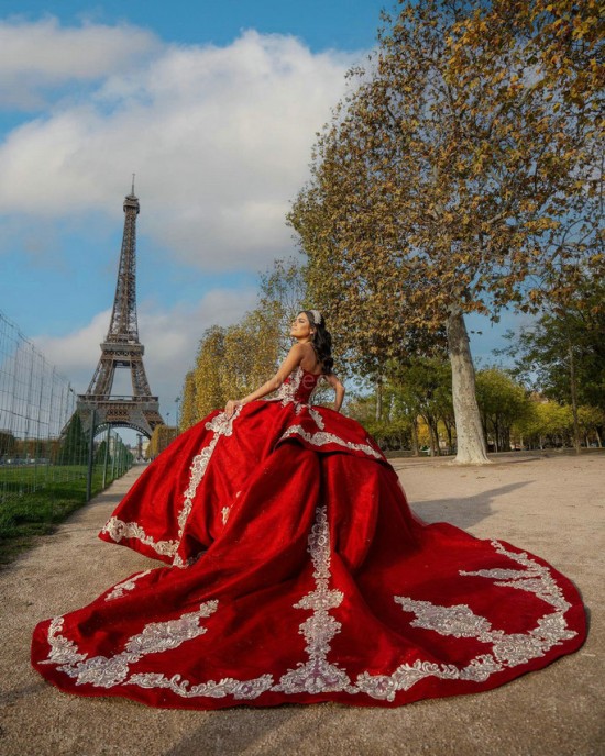 Sleeveless Red Quinceanera Dresses Lace Appliques V Neck 15 Dress