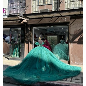 Cape Sleeve Green Quinceanera Dresses Lace Appliques Sweetheart Neckline 15 Dress