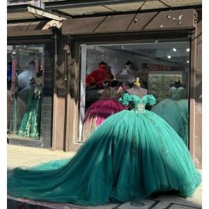 Cape Sleeve Green Quinceanera Dresses Lace Appliques Sweetheart Neckline 15 Dress