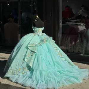 Off Shoulder Light Green Quinceanera Dresses Lace Appliques Sweetheart Neckline 15 Dress