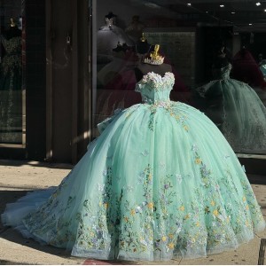 Off Shoulder Light Green Quinceanera Dresses Lace Appliques Sweetheart Neckline 15 Dress