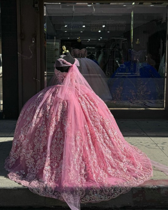 Sweetheart Neckline Hot Pink Quinceanera Dresses Lace Appliqued Off Shoulder 15 Dress