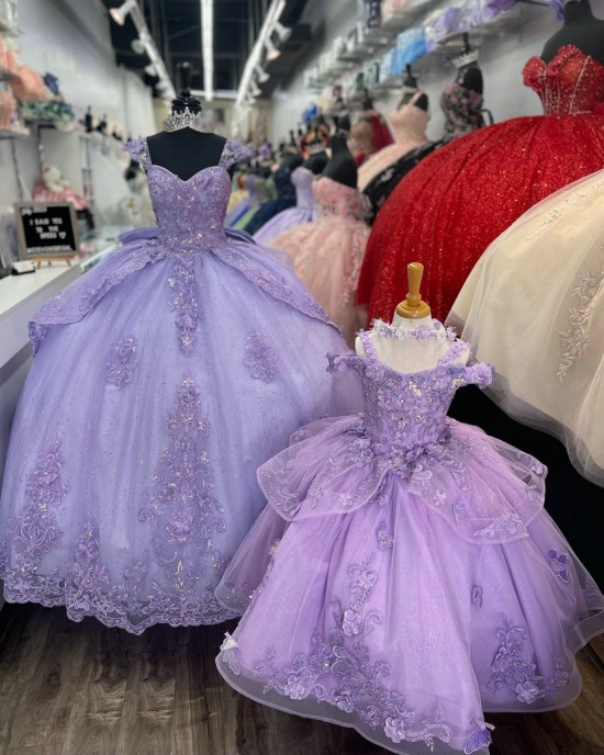 Off Shoulder Lilac Quince Dresses Sweetheart Neck Ball Gown Lace Appliques 15 Dress With Bow