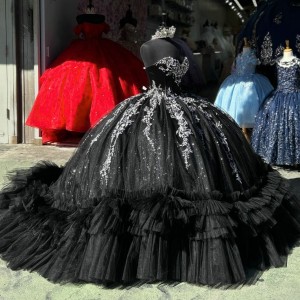 Ruffled Black Quinceanera Dresses Sweetheart Neck Sleeveless Ball Gown Metallic Leaf 15 Dress