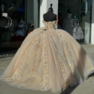 Off Shoulder Champagne Quinceanera Dresses Sweetheart Neck Ball Gown 15 Dress With 3D Floral Appliques