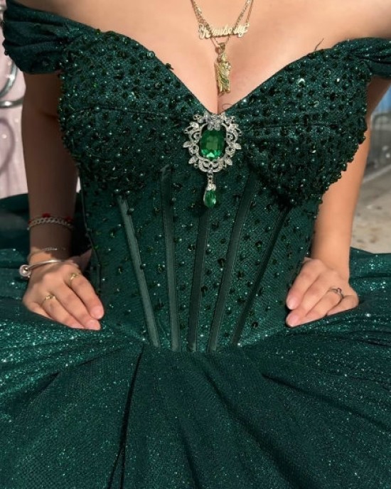 Off Shoulder Emerald Green Quince Dress Sweetheart Neck Crystal Ball Gown Metallic Sequin 15 Dresses