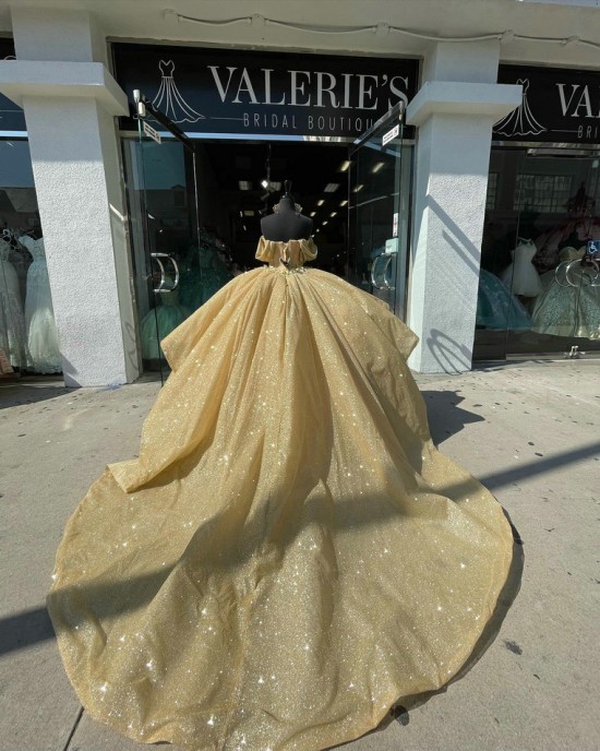 Off Shoulder Gold Quinceanera Dress Sweetheart Neck 15 Dresses With 3D Floral Appliques