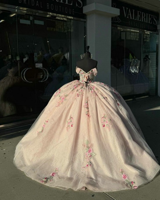 Off Shoulder Pink Quinceanera Dresses Sweetheart Neck Ball Gown 15 Dress With Embroidered Flowers