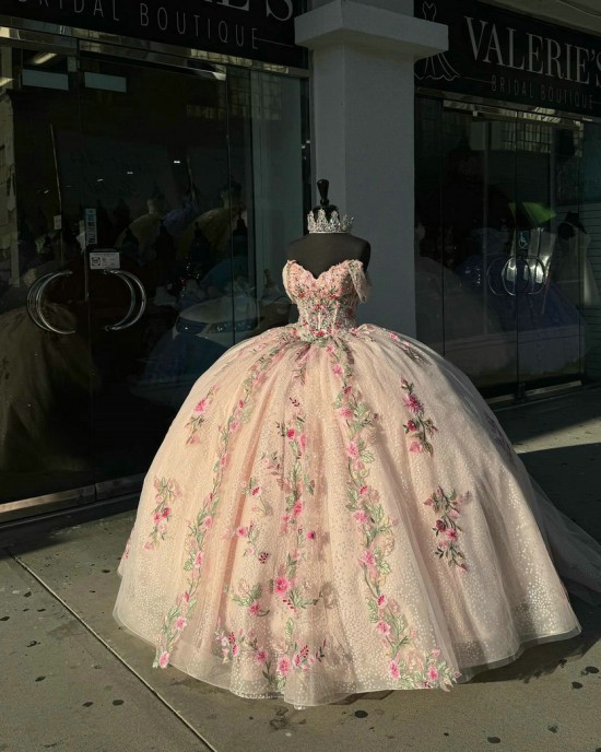 Off Shoulder Pink Quinceanera Dresses Sweetheart Neck Ball Gown 15 Dress With Embroidered Flowers