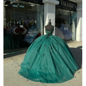 Spaghetti Strap Emerald Green Quinceanera Dresses V Neck Ball Gown 15 Dress With Lace Appliques