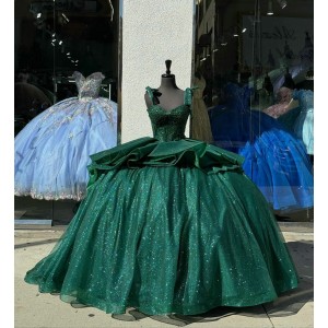 Sweetheart Neck Tiered Emerald Green Quinceanera Dresses Spaghetti Strap Ball Gown Metallic Sequin Beading 15 Dress