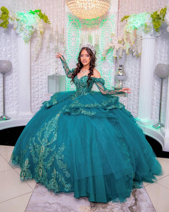 Long Sleeve Green Quinceanera Dress Lace Appliques Sweetheart Neck 15 Dresses