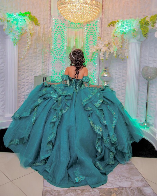 Long Sleeve Green Quinceanera Dress Lace Appliques Sweetheart Neck 15 Dresses