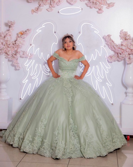 Off Shoulder Sage Green Quinceanera Dress Lace Appliques Sweetheart Neck 15 Dresses With Bow