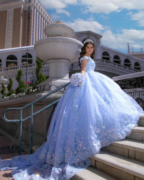 Off Shoulder Sky Blue Quinceanera Dress Lace Appliques Sweetheart Neck 15 Dresses