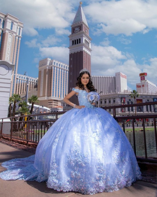 Off Shoulder Sky Blue Quinceanera Dress Lace Appliques Sweetheart Neck 15 Dresses