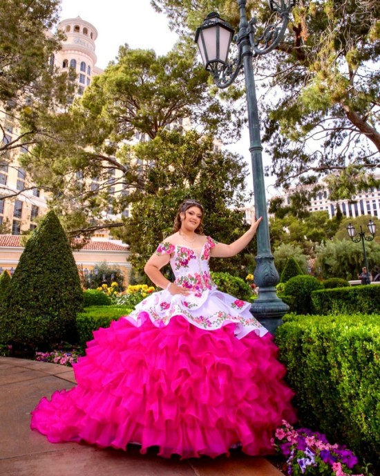 Ruffle Off Shoulder White On Pink Quinceanera Dress Lace Appliques Sweetheart Neck 15 Dresses