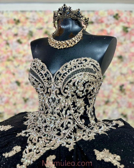 Sleeveless Black Quinceanera Dresses Metallic Sequin Sweetheart Neck 15 Dress