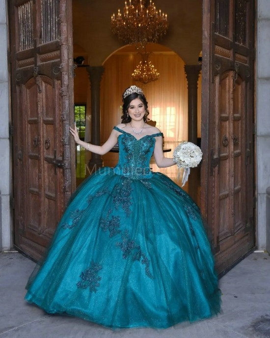 Off Shoulder Emerald Green Quinceanera Dress Lace Appliques V Neck 15 Dresses