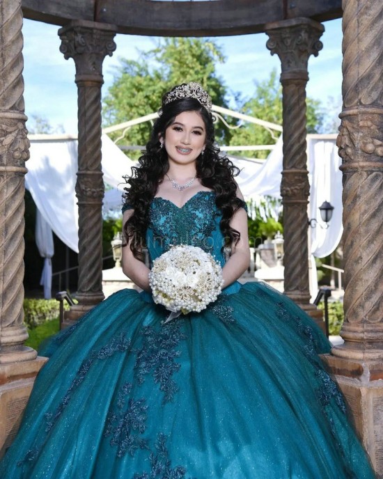 Off Shoulder Emerald Green Quinceanera Dress Lace Appliques V Neck 15 Dresses