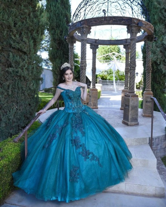 Off Shoulder Emerald Green Quinceanera Dress Lace Appliques V Neck 15 Dresses