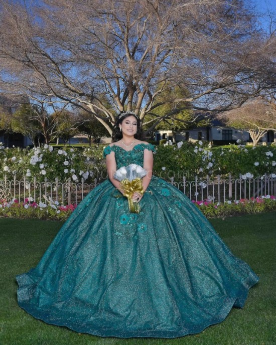 Off Shoulder Emerald Green Quinceanera Dress Sweetheart Neck Metallic Sequin 15 Dresses With 3D Flowers