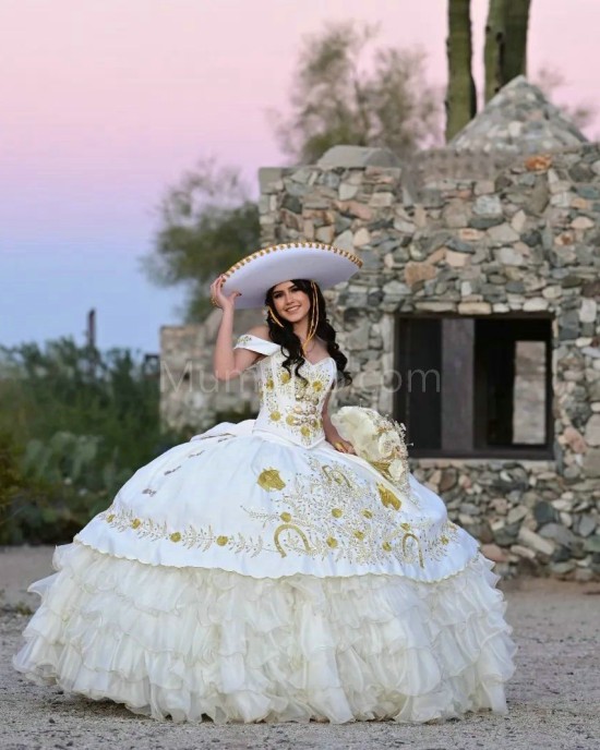 Off Shoulder Layered White Quinceanera Dress Lace Appliques Sweetheart Neck 15 Dresses