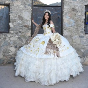 Off Shoulder Layered White Quinceanera Dress Lace Appliques Sweetheart Neck 15 Dresses