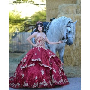 Sweetheart Neck Burgundy Quinceanera Dress Lace Appliques Sleeveless 15 Dresses