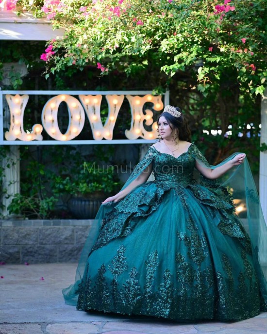 Sweetheart Neck Emerald Green Quinceanera Dress Metallic Sequin Sleeveless 15 Dresses