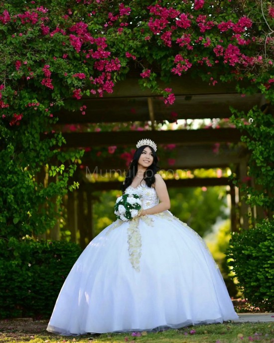 Sweetheart Neck White Quinceanera Dress Lace Appliques Sleeveless 15 Dresses With Bow