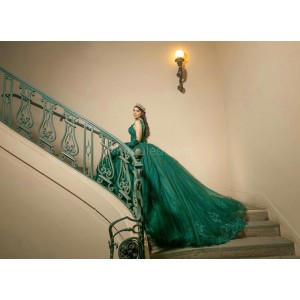 Sleeveless Emerald Green Quinceanera Dresses V Neck Lace Appliques 15 Dress