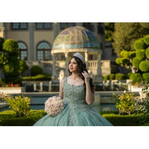 Sleeveless Sage Green Quinceanera Dresses Lace Appliques Square Collar 15 Dress