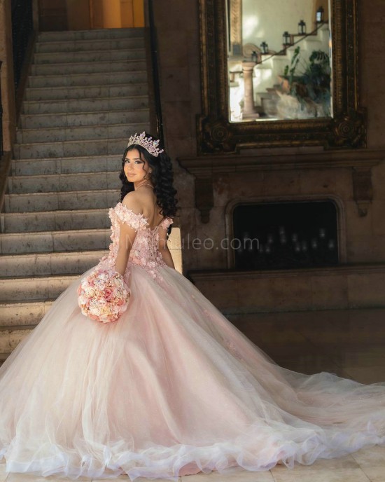 Pink Off Shoulder Quinceanera Dress Lace Appliques Sweetheart Neck 15 Dresses