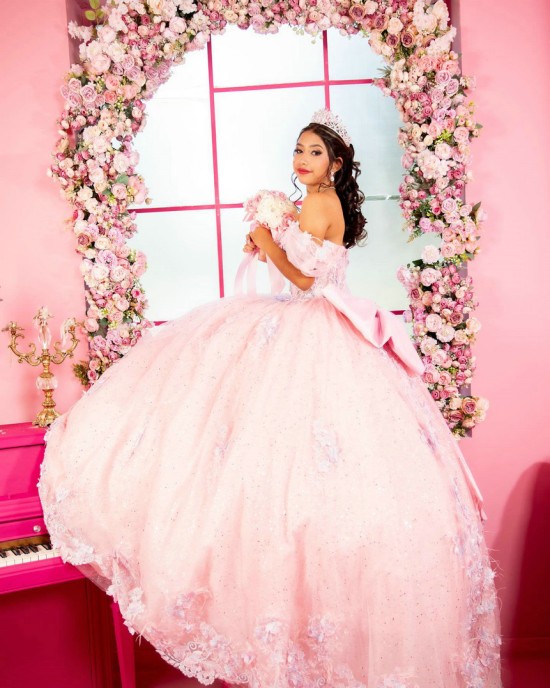 Pink Off Shoulder Quinceanera Dress Lace Appliques Sweetheart Neck 15 Dresses With Bow