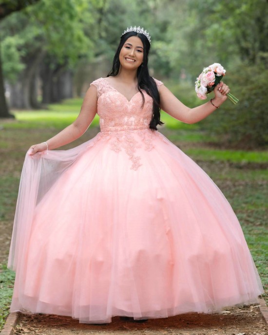 Pink Sleeveless Quinceanera Dress Lace Appliques V Neck 15 Dresses