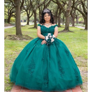 Spaghetti Strap Emerald Green Quinceanera Dress Lace Appliques Sweetheart Neck 15 Dresses