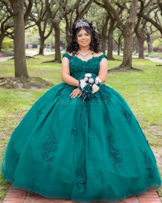 Spaghetti Strap Emerald Green Quinceanera Dress Lace Appliques Sweetheart Neck 15 Dresses